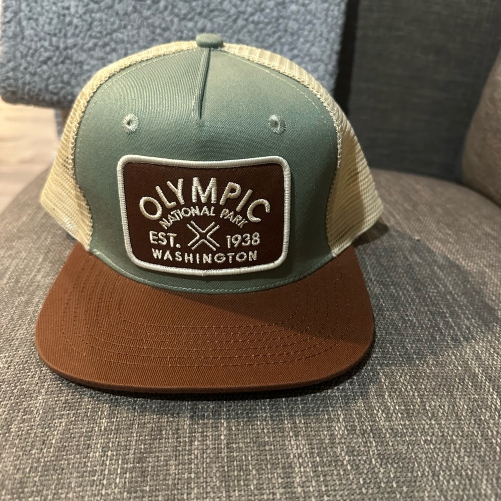 Vintage Style Olympic National Park Washington Mesh Trucker Hat Green & Brown